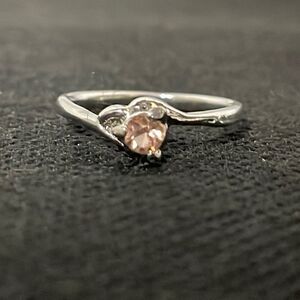 Small thing ring with a light pink gem